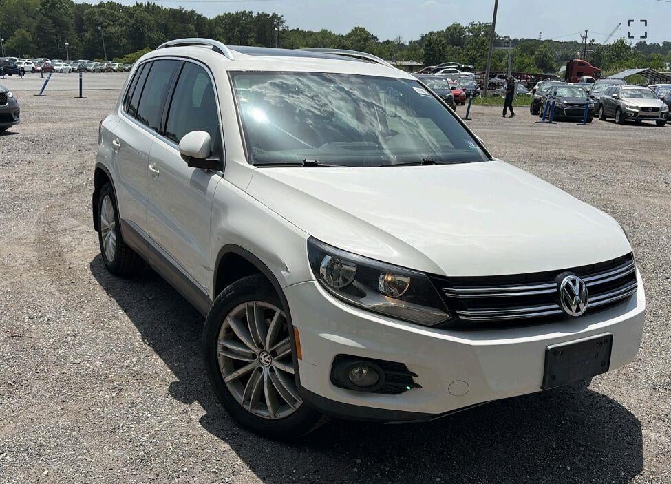 2013 Volkswagen Tiguan SE w/Sunroof & Nav