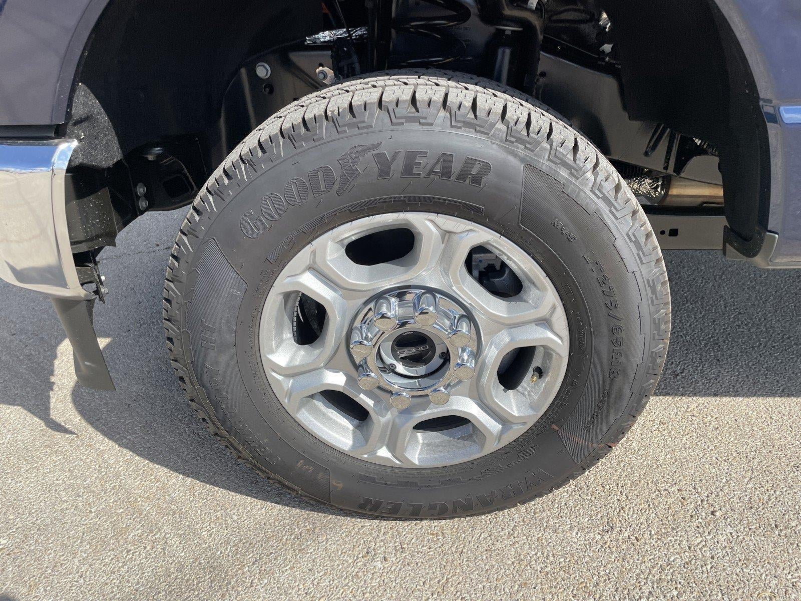 2027 Ford Super Duty F-350 SRW XLT