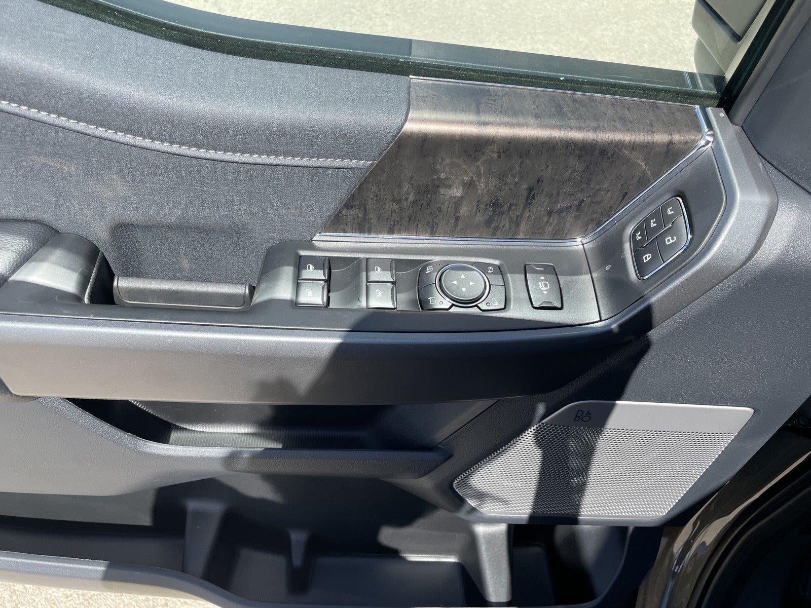 2027 Ford Super Duty F-350 DRW LARIAT