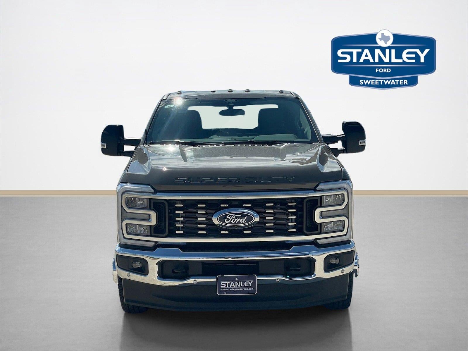 2027 Ford Super Duty F-350 DRW LARIAT