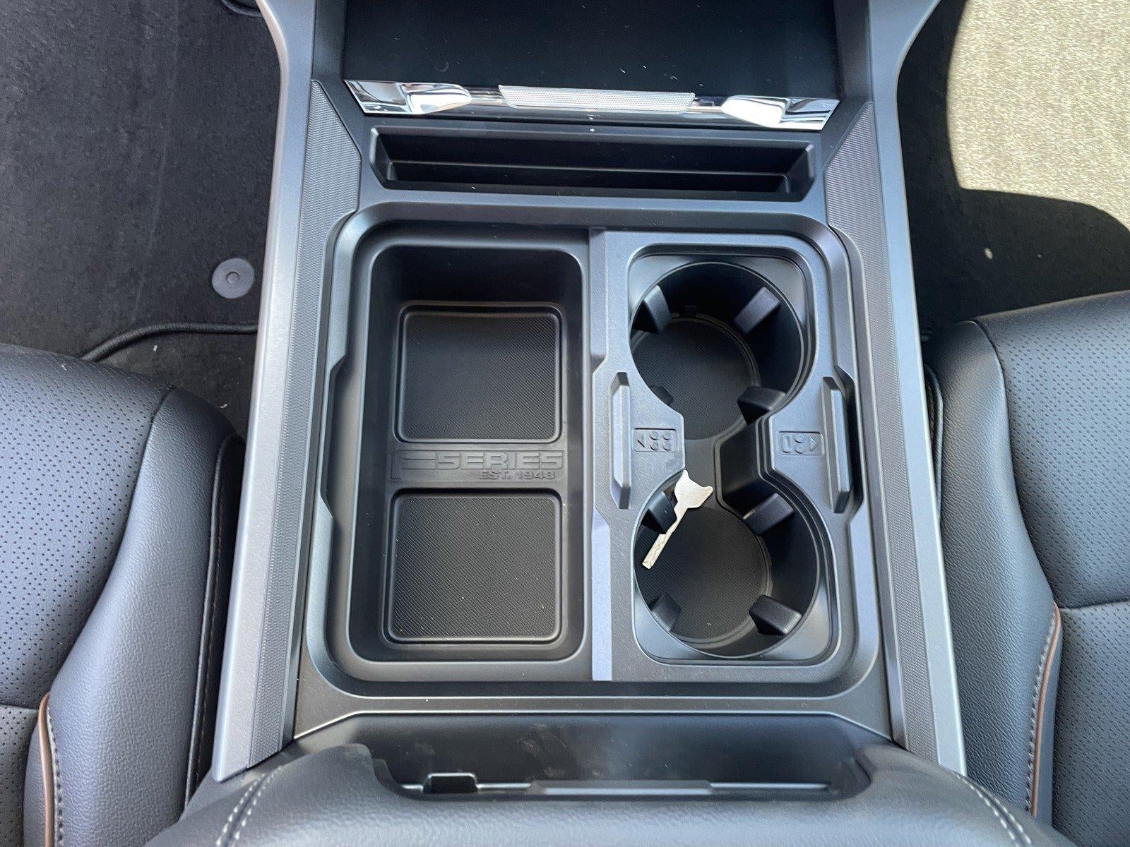 2027 Ford Super Duty F-350 DRW LARIAT