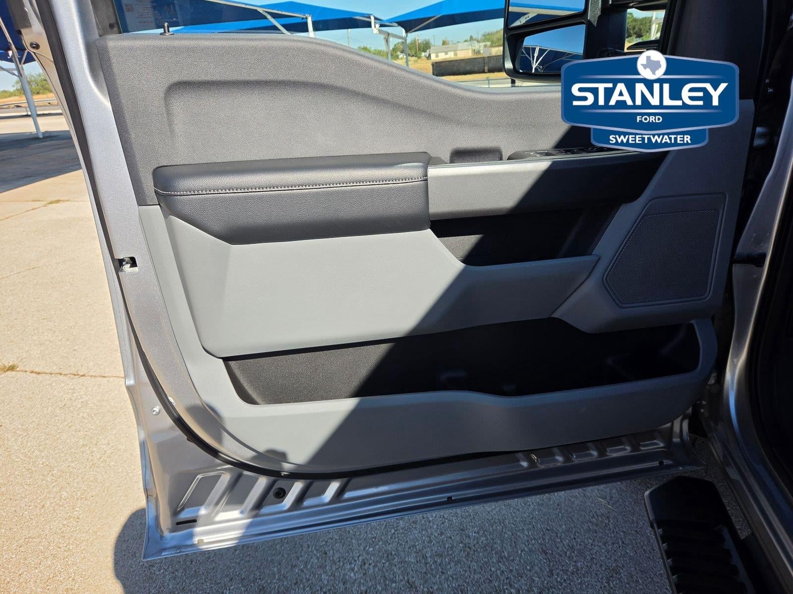 2027 Ford Super Duty F-350 DRW XL