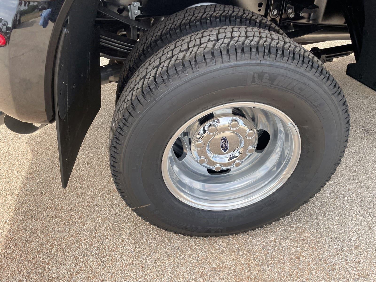 2026 Ford Super Duty F-350 DRW LARIAT