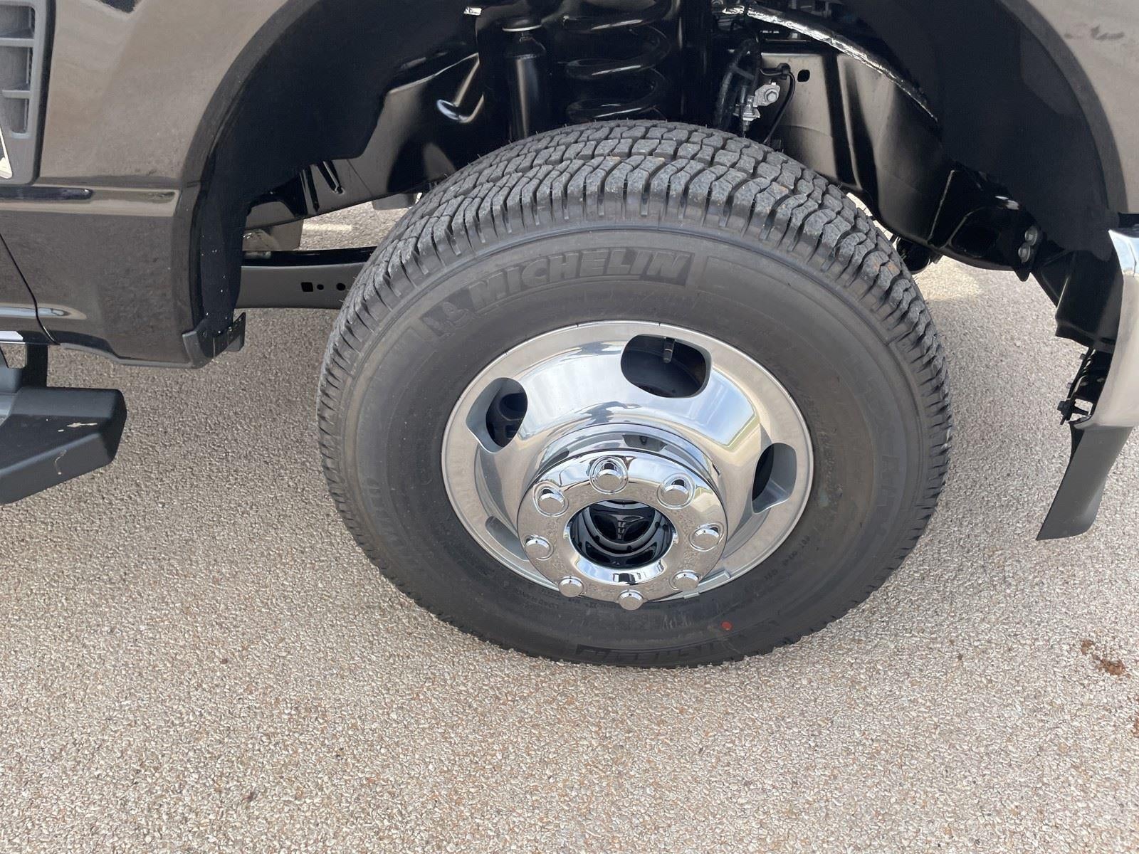 2026 Ford Super Duty F-350 DRW LARIAT