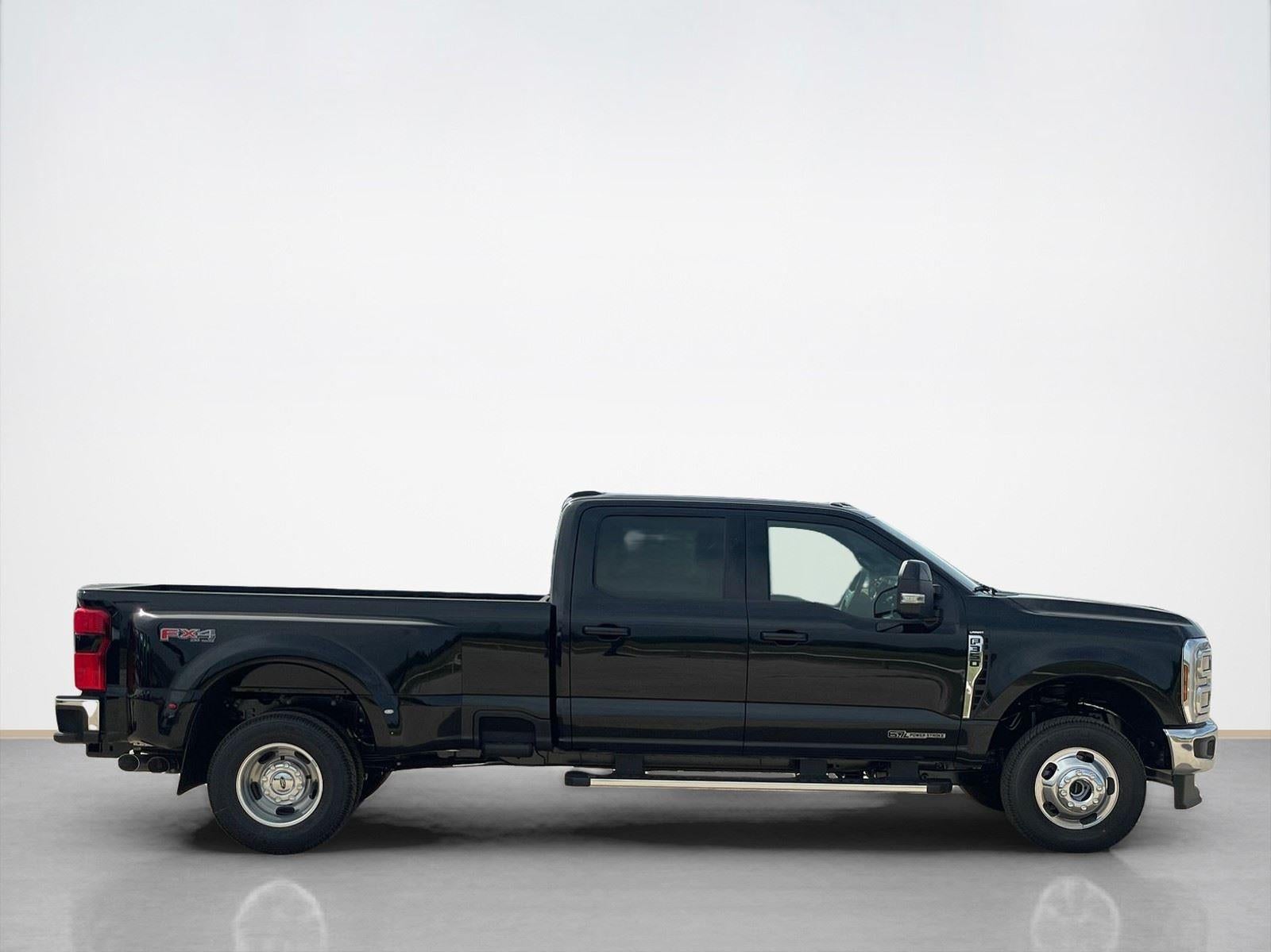 2026 Ford Super Duty F-350 DRW LARIAT