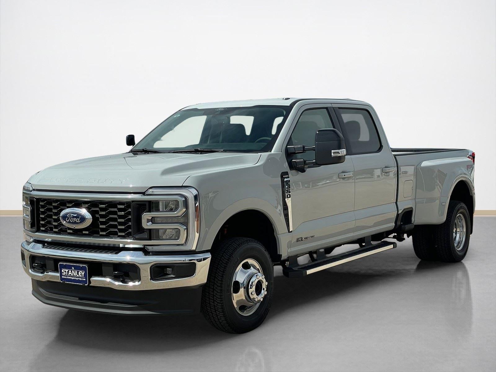 2026 Ford Super Duty F-350 DRW LARIAT