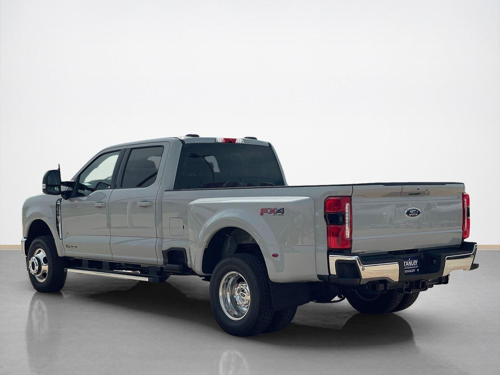 2026 Ford Super Duty F-350 DRW LARIAT