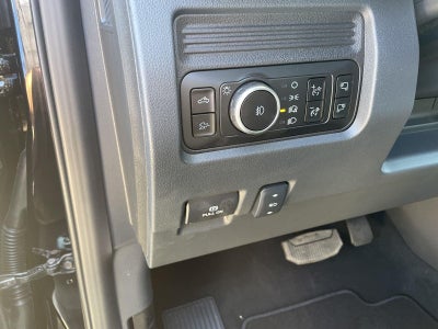 2026 Ford SUPER DUTY F-350 DRW LARIAT 4WD CREW CAB 8' BO