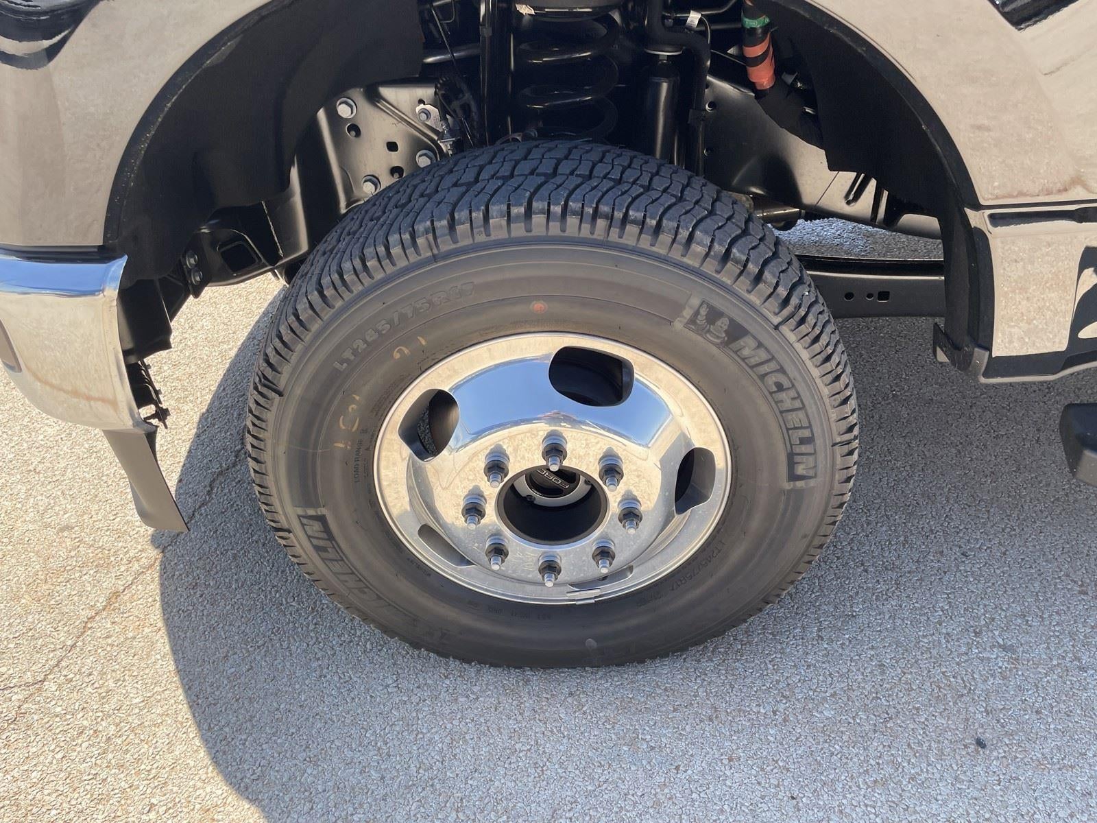 2026 Ford SUPER DUTY F-350 DRW LARIAT 4WD CREW CAB 8' BO
