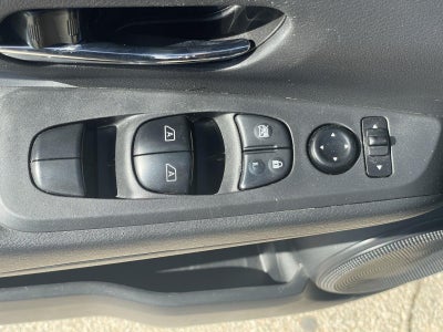 2022 Nissan Kicks SR