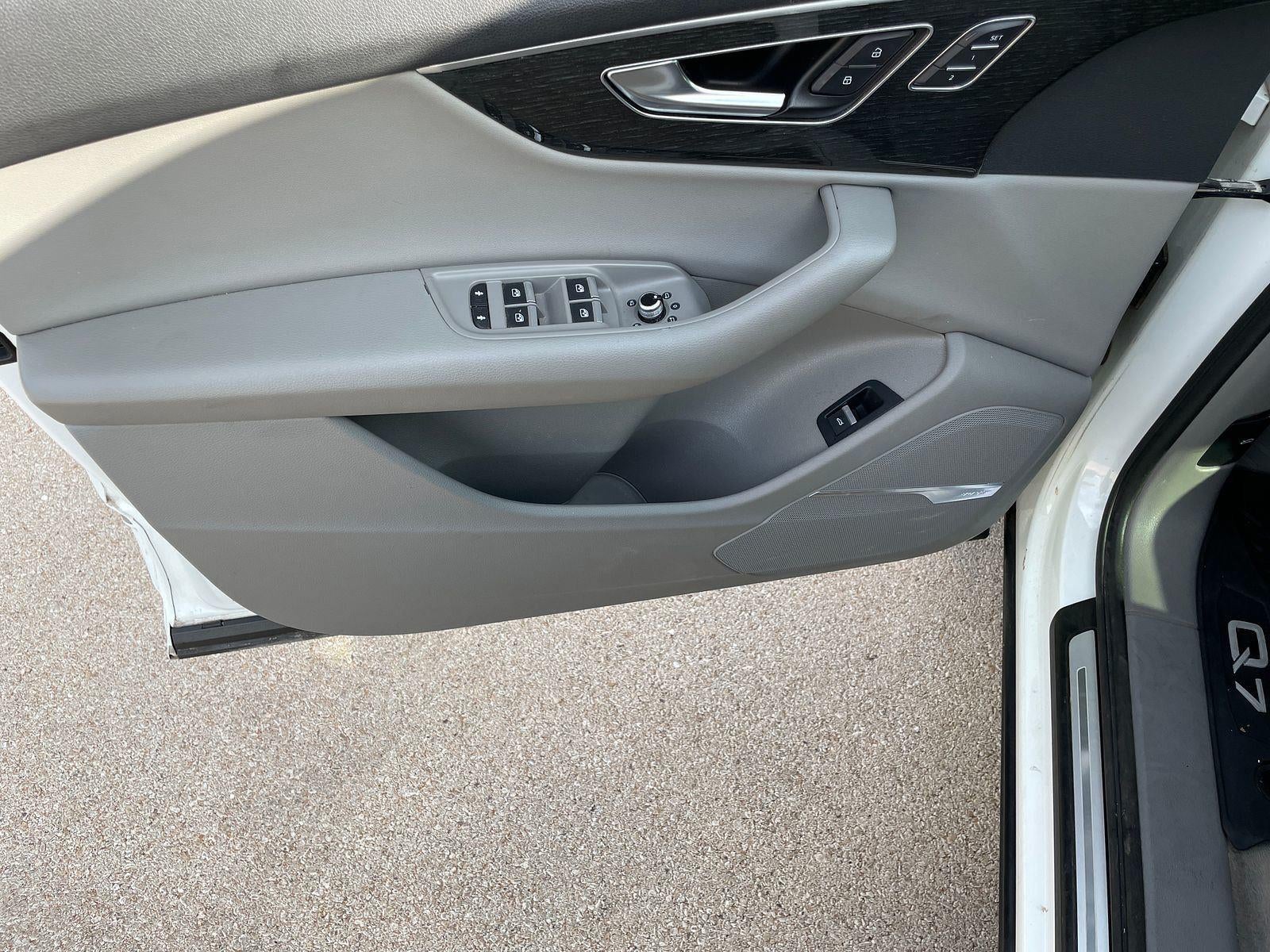 2020 Audi Q7 Premium Plus