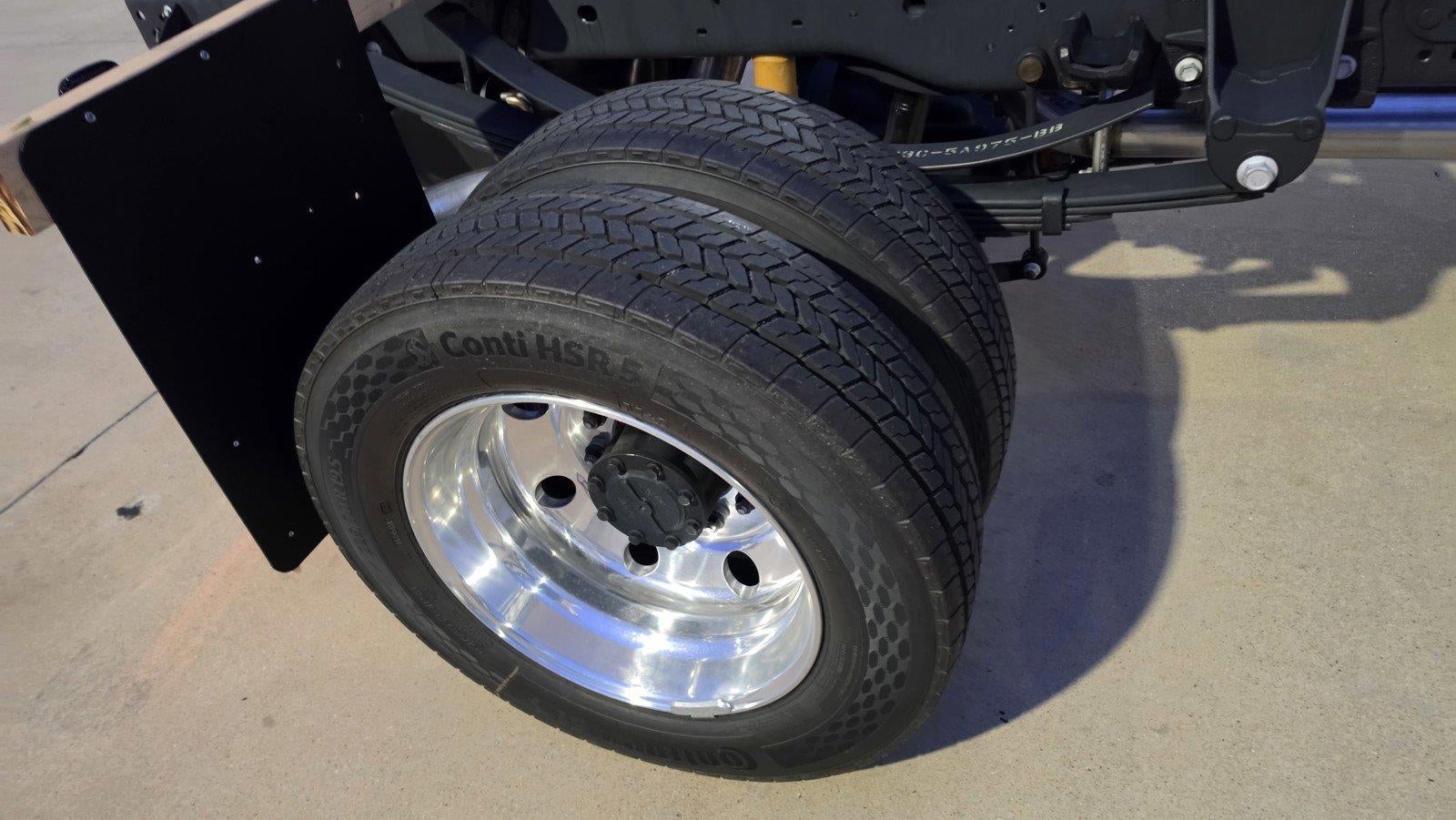 2027 Ford Super Duty F-450 DRW LARIAT