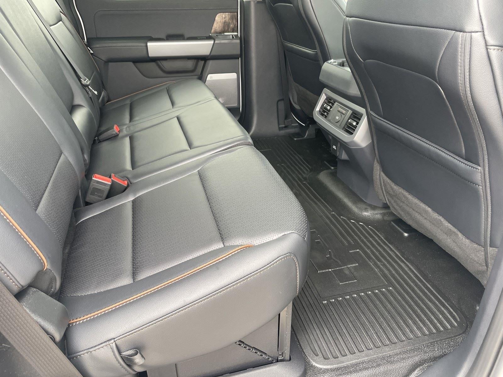 2026 Ford Super Duty F-350 SRW LARIAT