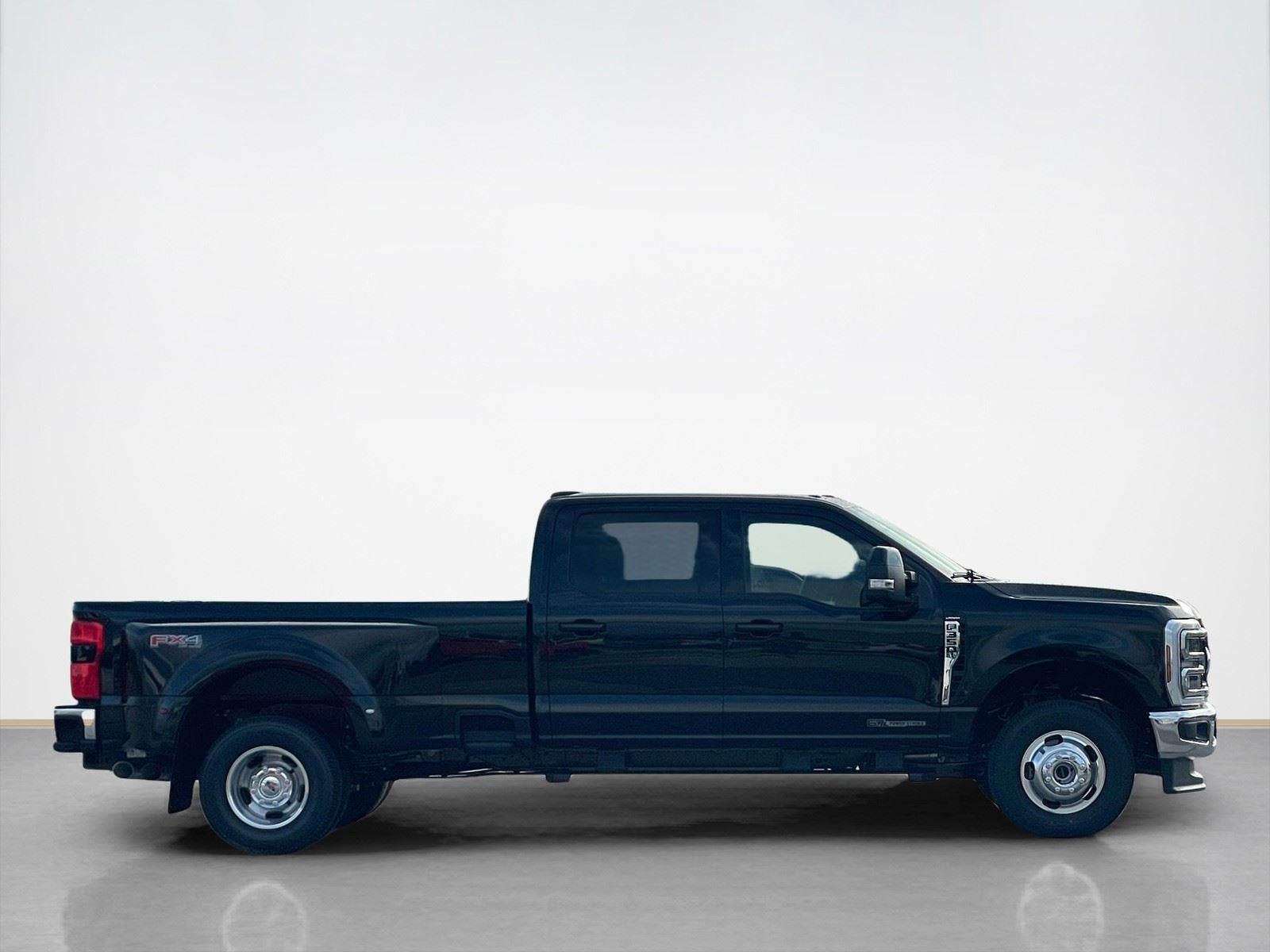 2026 Ford Super Duty F-350 DRW LARIAT