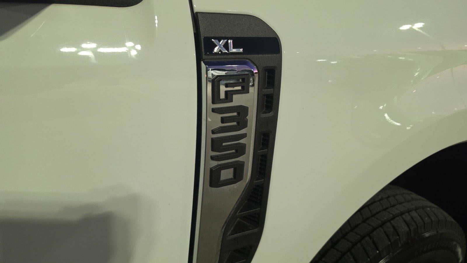2024 Ford Super Duty F-350 DRW XL