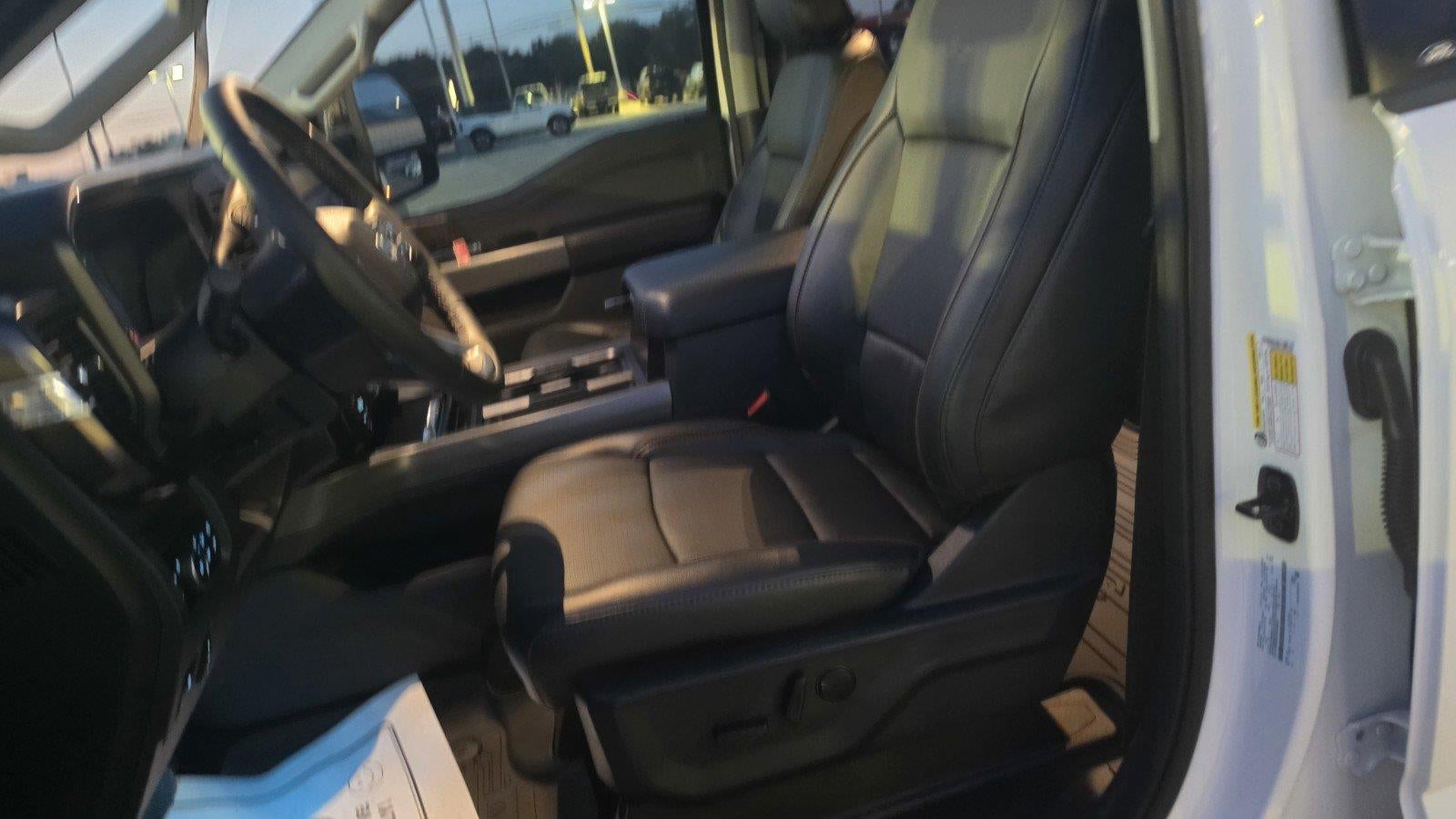 2026 Ford Super Duty F-350 Drw LARIAT