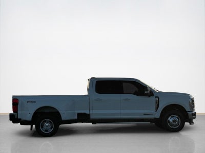 2026 Ford Super Duty F-350 DRW LARIAT