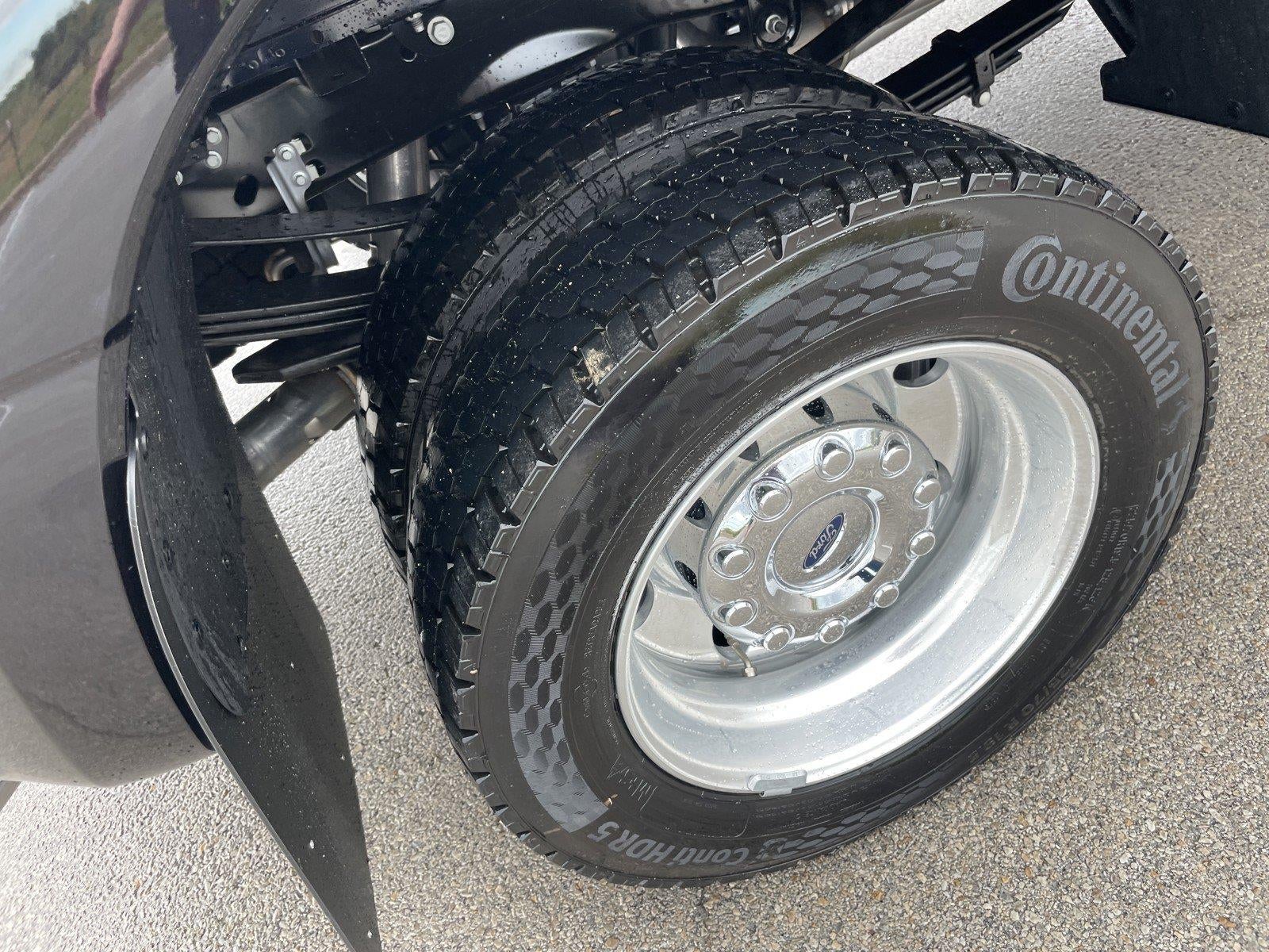 2027 Ford Super Duty F-450 DRW LARIAT