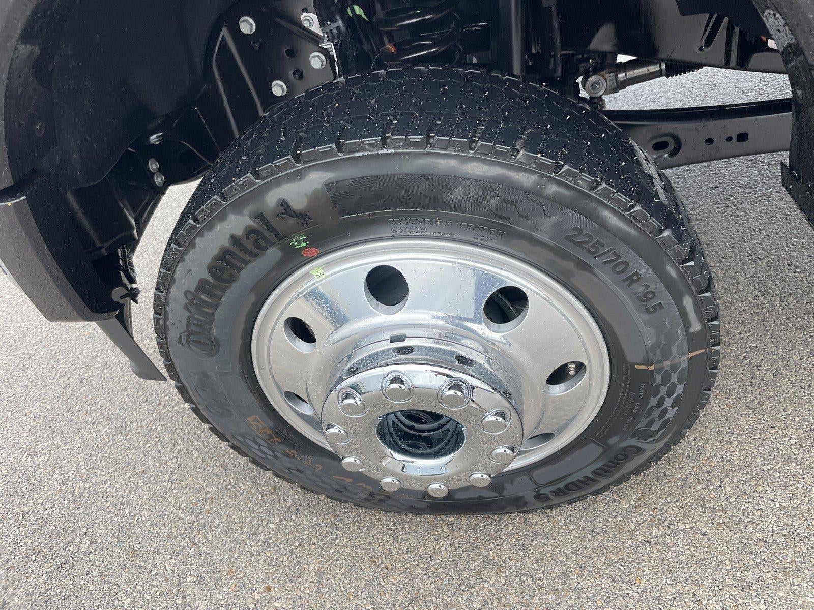 2027 Ford Super Duty F-450 DRW LARIAT