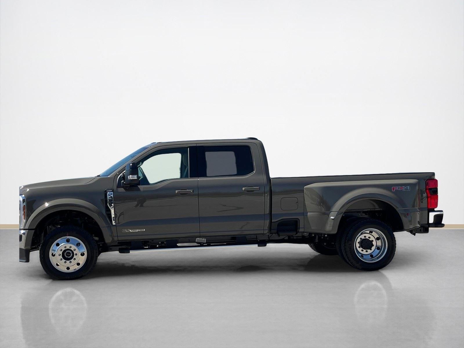 2026 Ford Super Duty F-450 DRW LARIAT