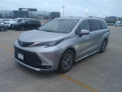 2025 Toyota SIENNA XLE FWD 7-PASSENGER