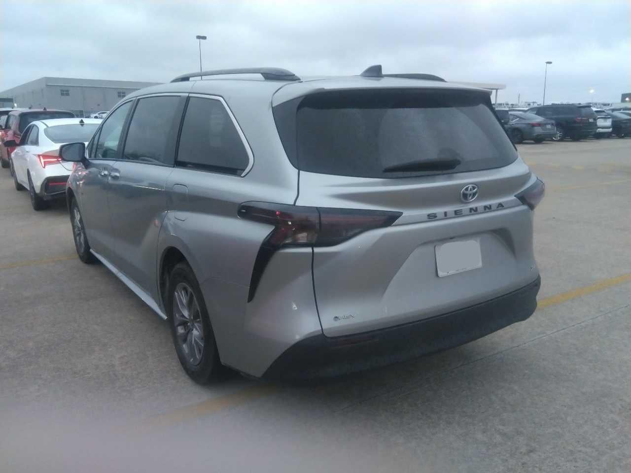 2025 Toyota SIENNA XLE FWD 7-PASSENGER