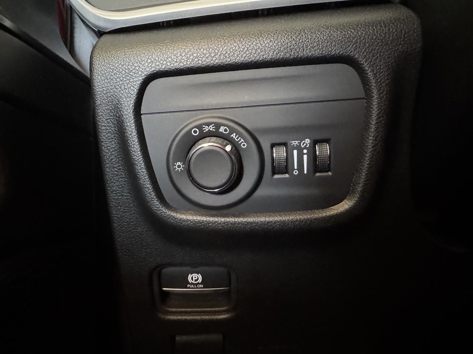 2025 Jeep Grand Cherokee GRAND CHEROKEE LAREDO 4X2