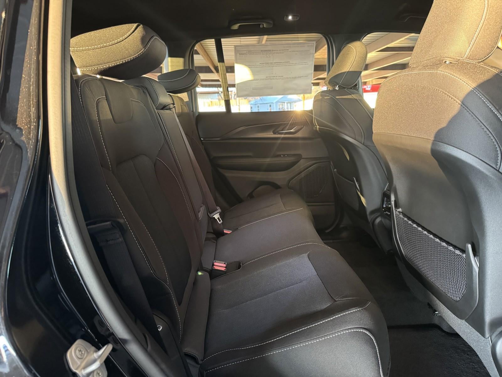 2025 Jeep Grand Cherokee GRAND CHEROKEE LAREDO 4X2