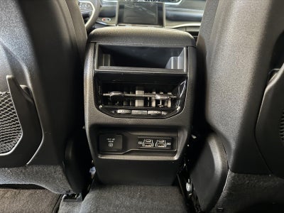 2026 Jeep Grand Cherokee GRAND CHEROKEE LAREDO X 4X2