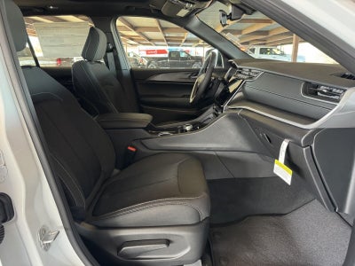 2026 Jeep Grand Cherokee GRAND CHEROKEE LAREDO X 4X2