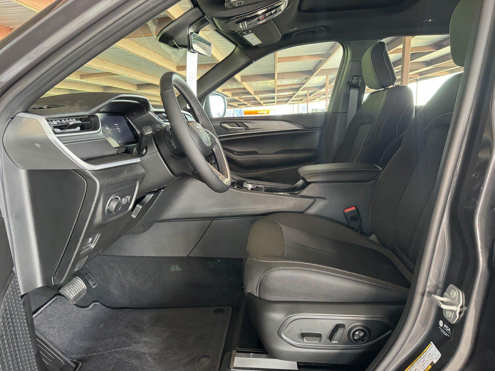 2026 Jeep Grand Cherokee GRAND CHEROKEE L LAREDO X 4X2