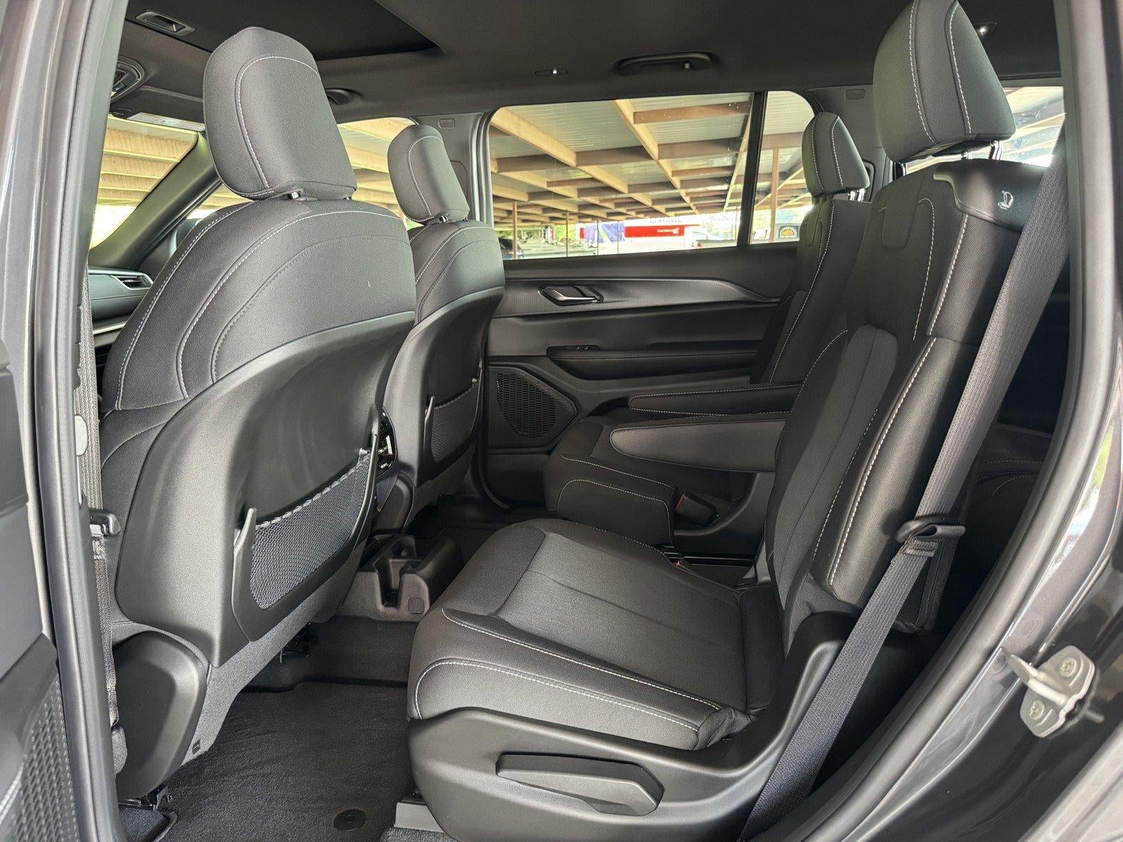 2026 Jeep Grand Cherokee GRAND CHEROKEE L LAREDO X 4X2