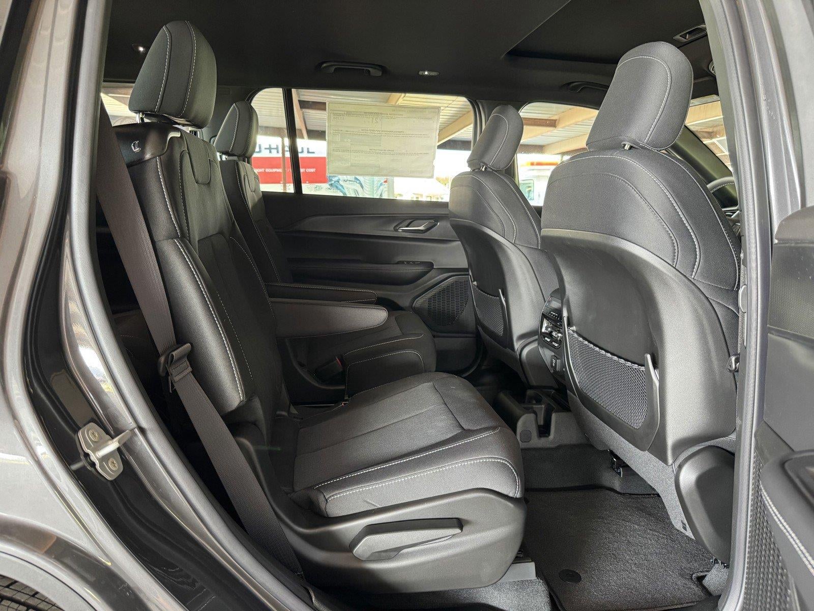 2026 Jeep Grand Cherokee GRAND CHEROKEE L LAREDO X 4X2