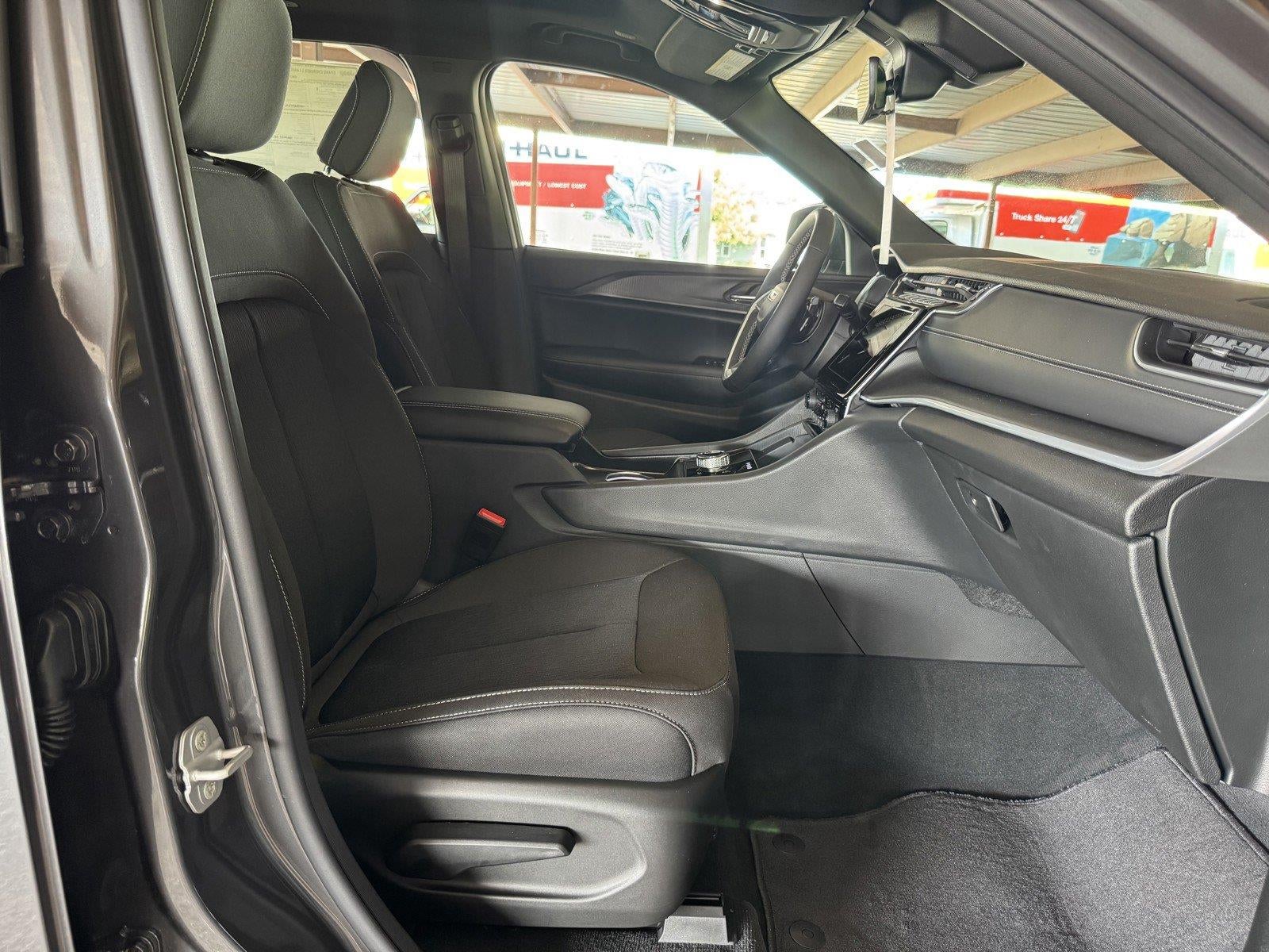2026 Jeep Grand Cherokee GRAND CHEROKEE L LAREDO X 4X2