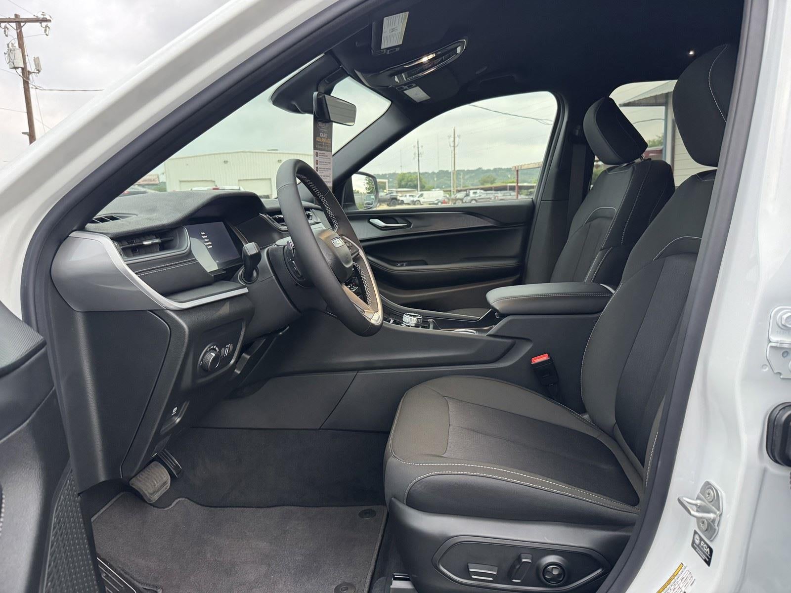 2026 Jeep Grand Cherokee GRAND CHEROKEE L LAREDO 4X2