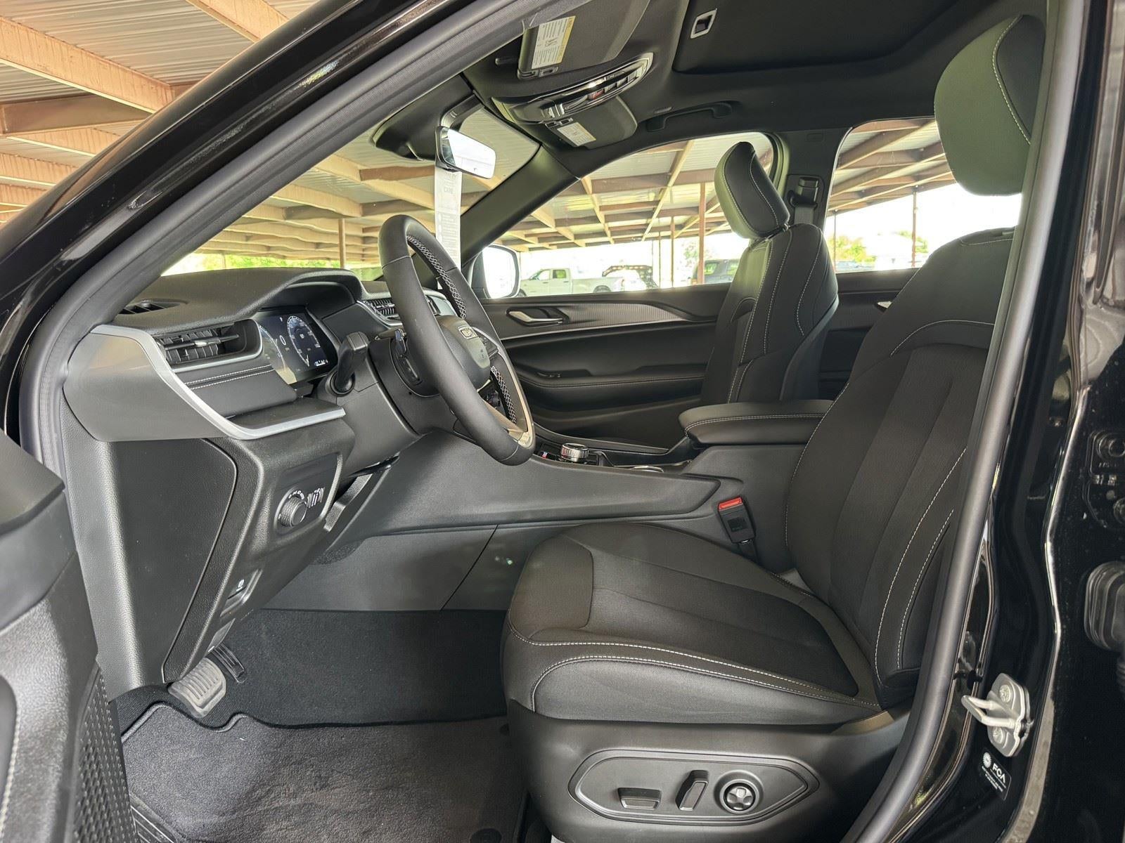 2026 Jeep Grand Cherokee GRAND CHEROKEE L LAREDO X 4X2