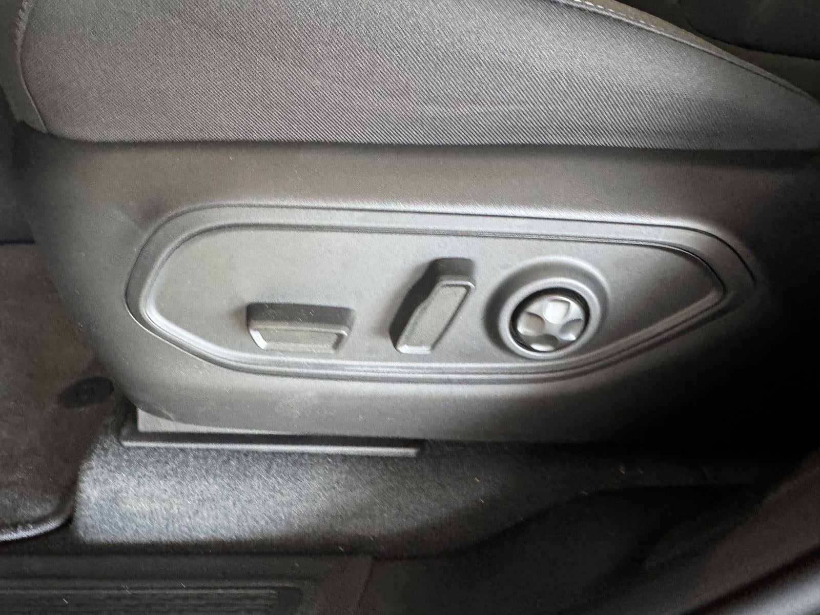 2026 Jeep Grand Cherokee GRAND CHEROKEE L LAREDO X 4X2