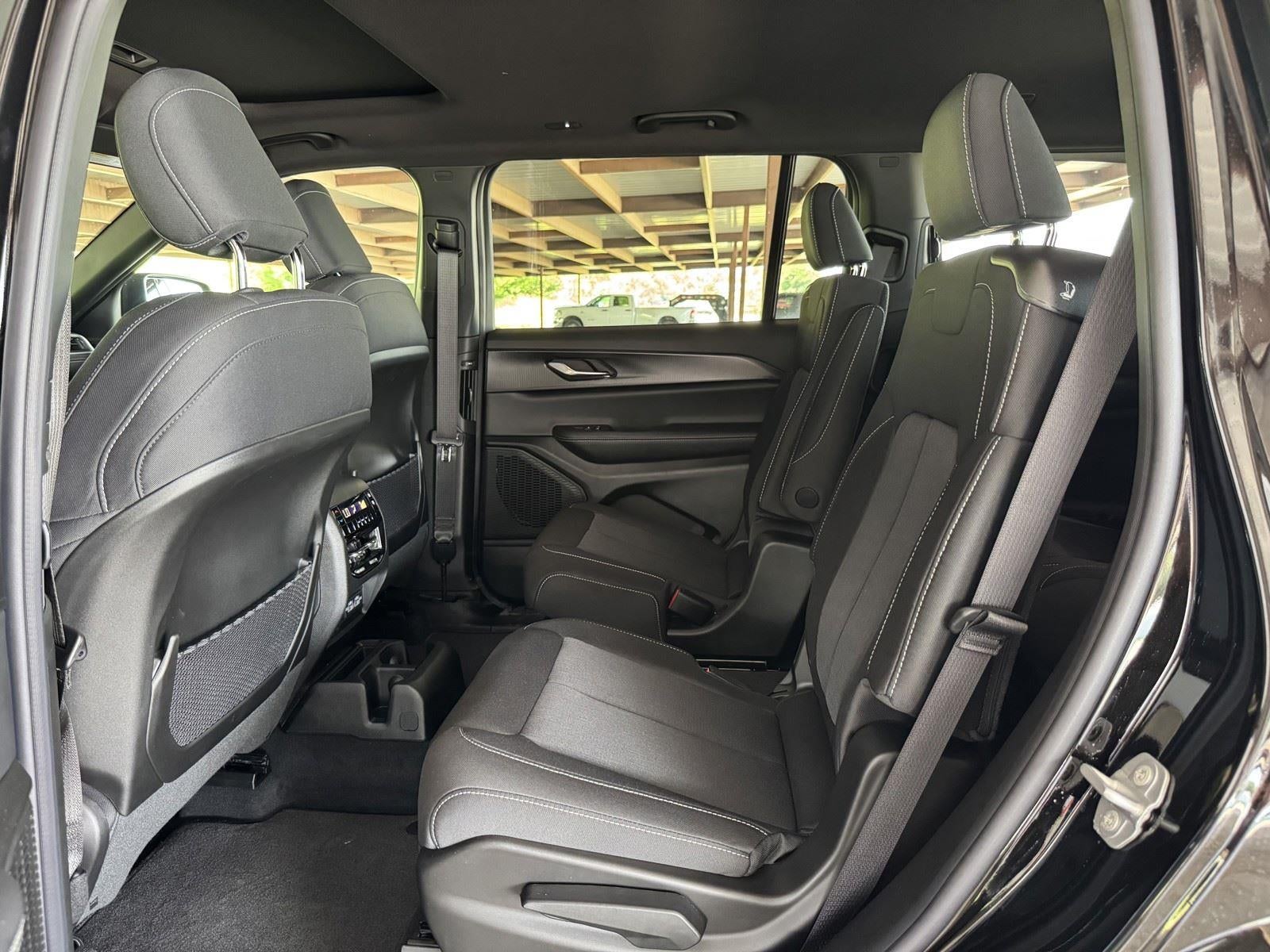 2026 Jeep Grand Cherokee GRAND CHEROKEE L LAREDO X 4X2