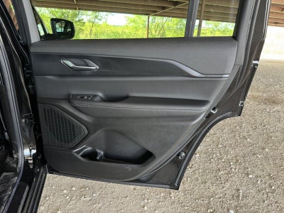 2026 Jeep Grand Cherokee GRAND CHEROKEE L LAREDO X 4X2