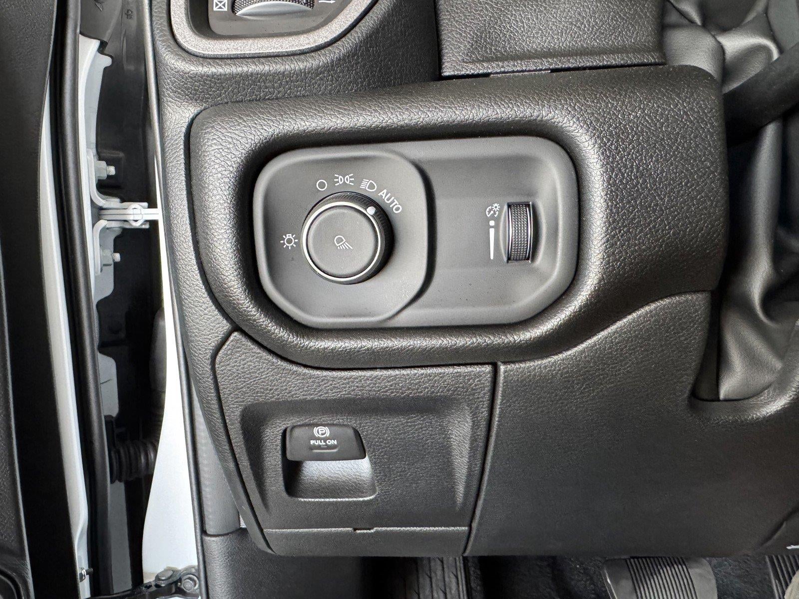 2026 RAM Ram 1500 RAM 1500 TRADESMAN CREW CAB 4X4 5'7' BOX