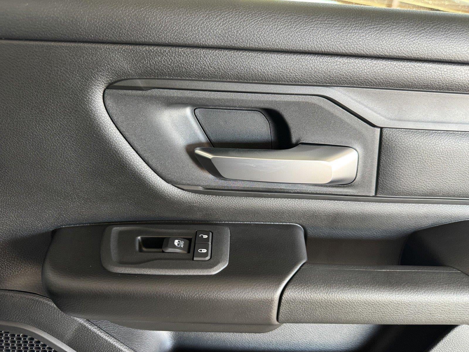 2026 RAM Ram 1500 RAM 1500 TRADESMAN CREW CAB 4X4 5'7' BOX