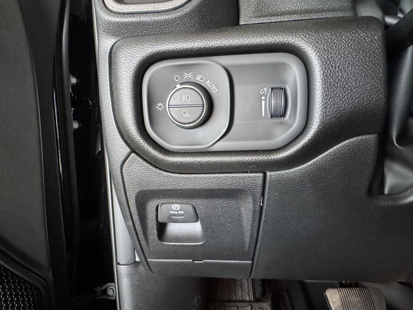 2026 RAM Ram 1500 RAM 1500 WARLOCK CREW CAB 4X4 5'7' BOX
