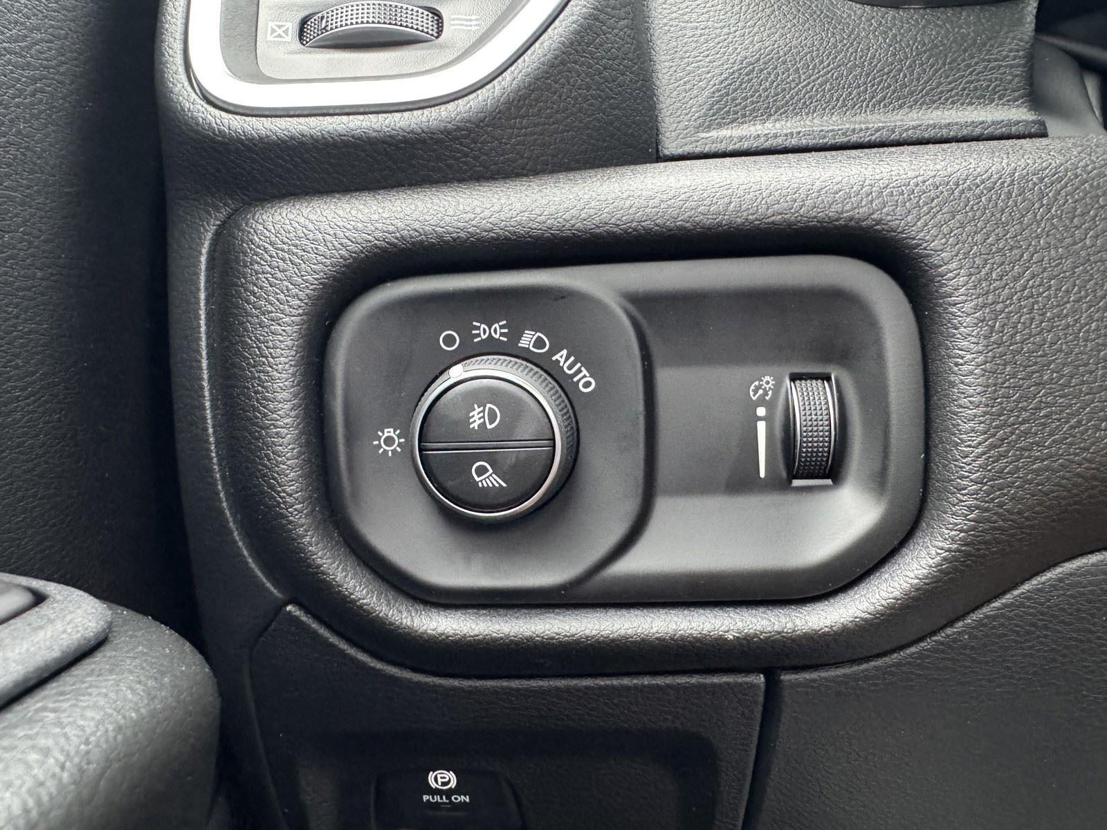 2026 RAM Ram 1500 RAM 1500 EXPRESS CREW CAB 4X4 5'7' BOX