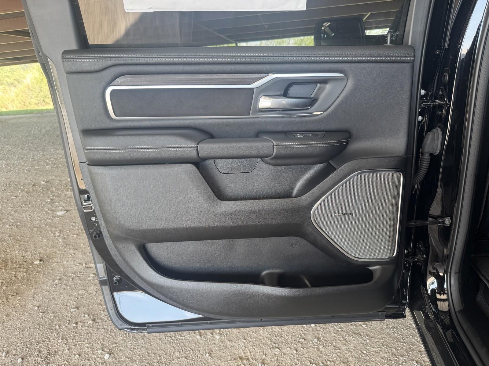 2025 RAM Ram 1500 RAM 1500 LARAMIE CREW CAB 4X4 5'7' BOX