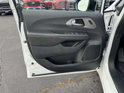 2027 Chrysler Pacifica PACIFICA SELECT