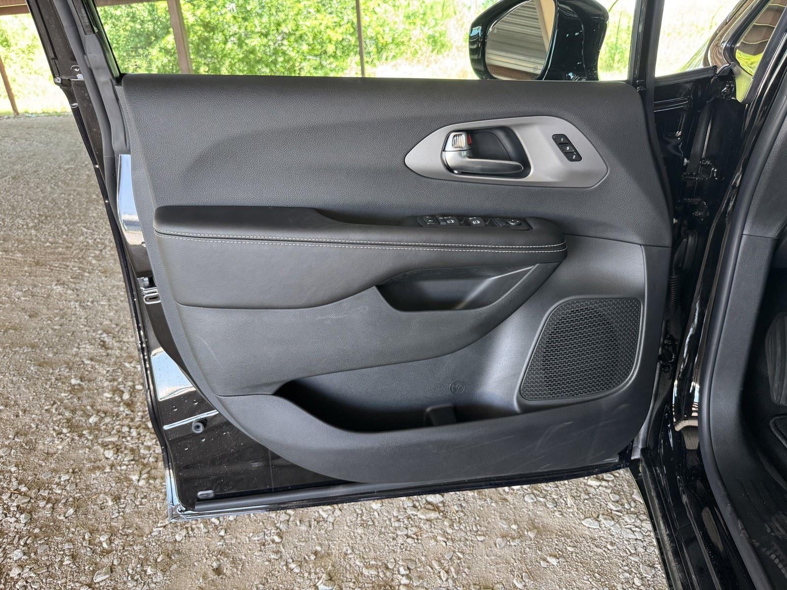 2027 Chrysler Pacifica PACIFICA SELECT