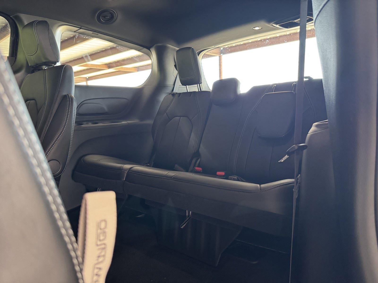 2027 Chrysler Pacifica PACIFICA SELECT