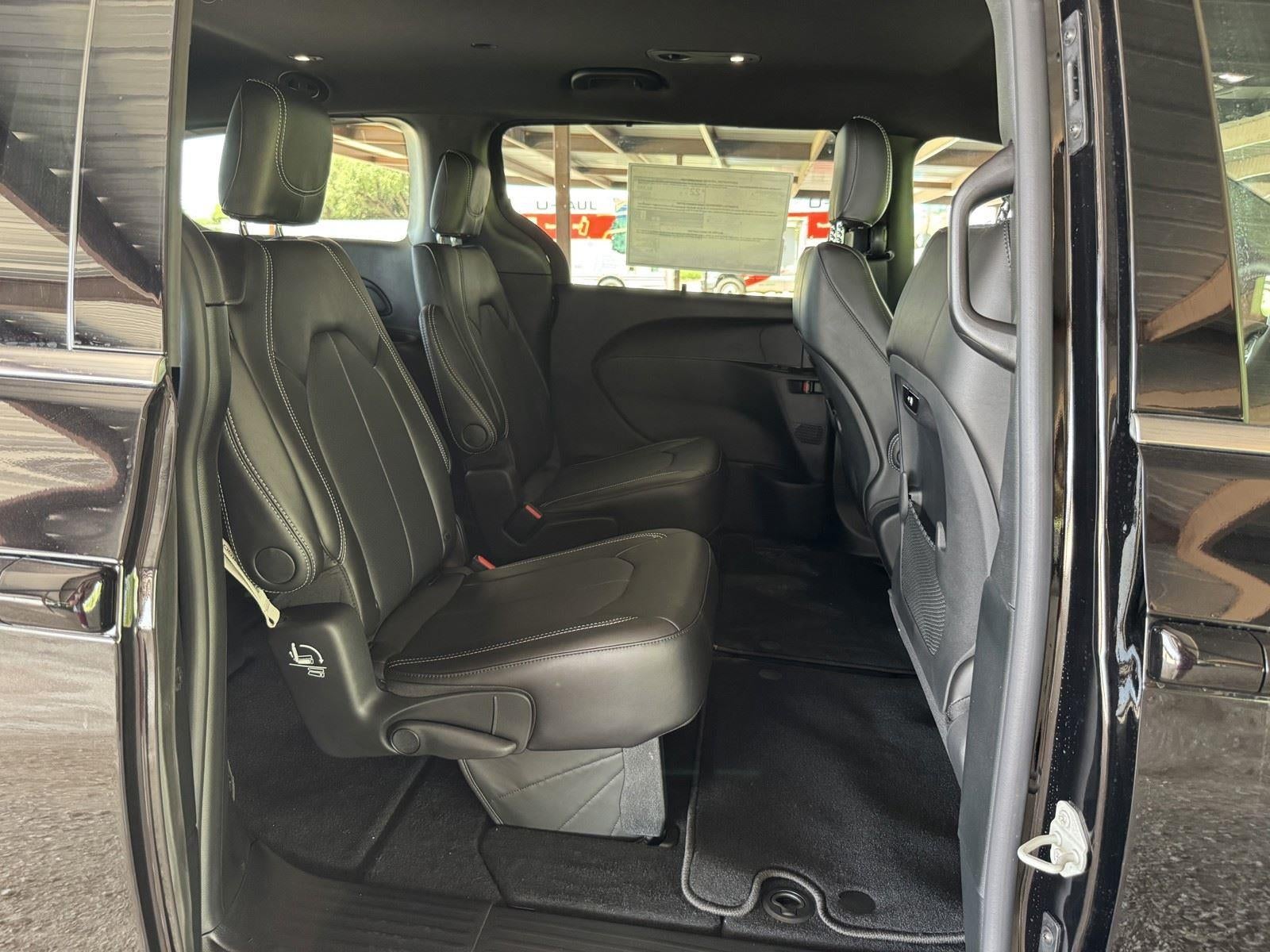 2027 Chrysler Pacifica PACIFICA SELECT