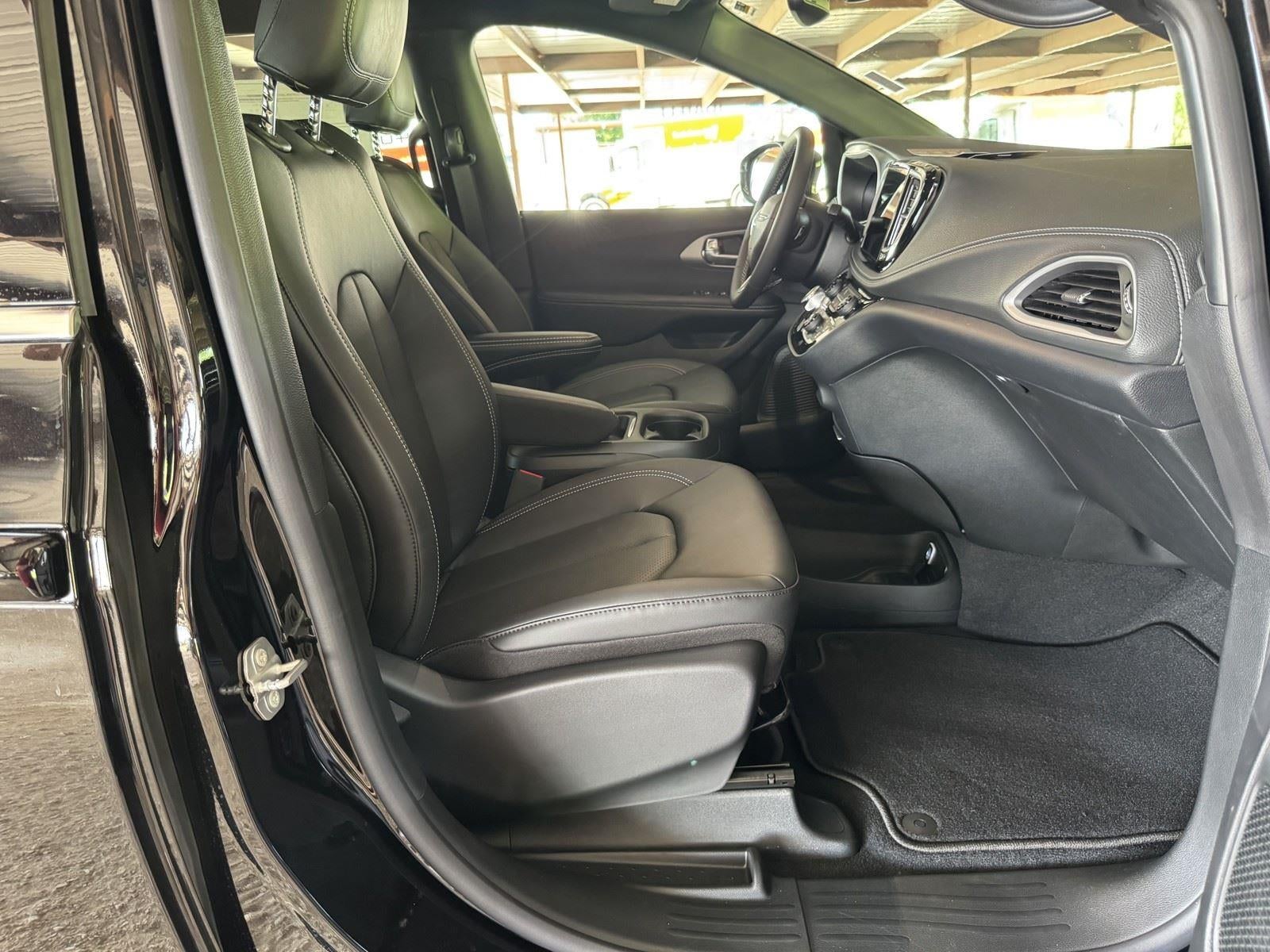 2027 Chrysler Pacifica PACIFICA SELECT