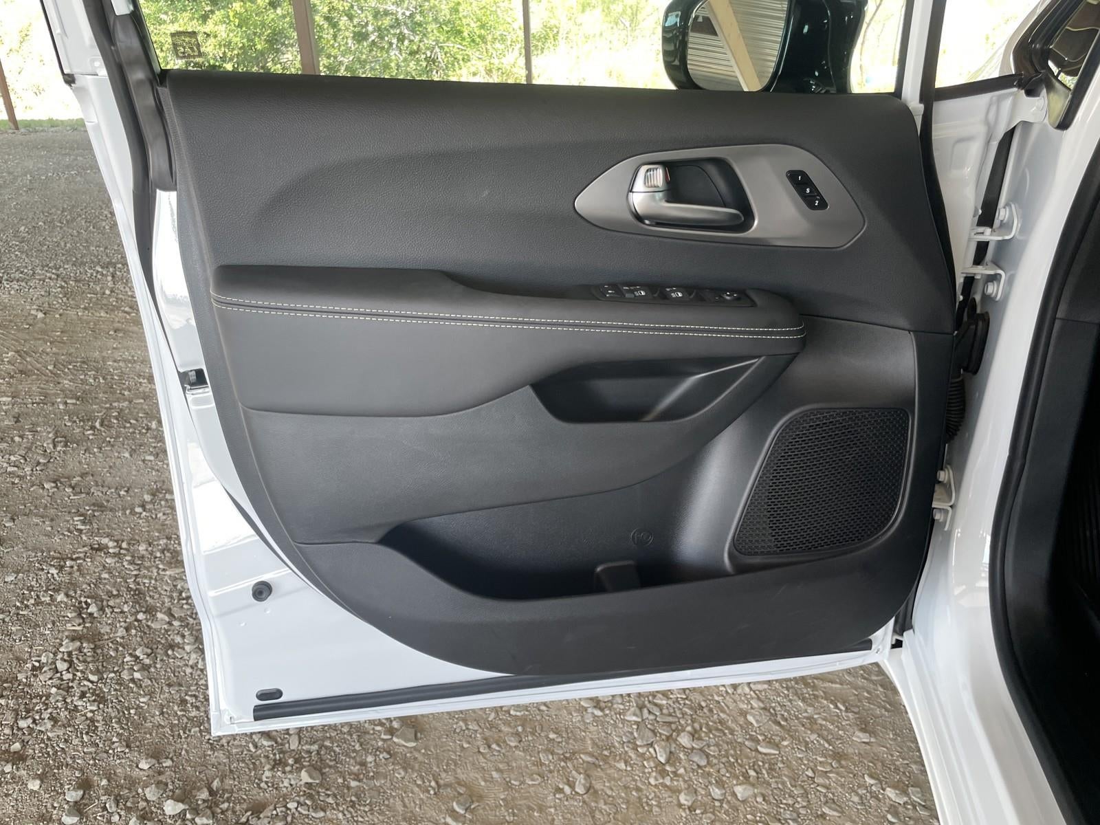 2025 Chrysler Pacifica PACIFICA SELECT